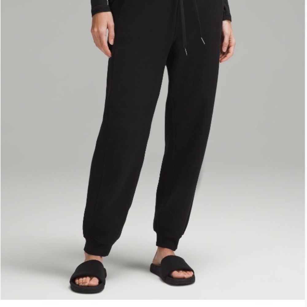 Lululemon Scuba High-Rise Relaxed Black Jogger Full Length Size 0 LIKE NEW